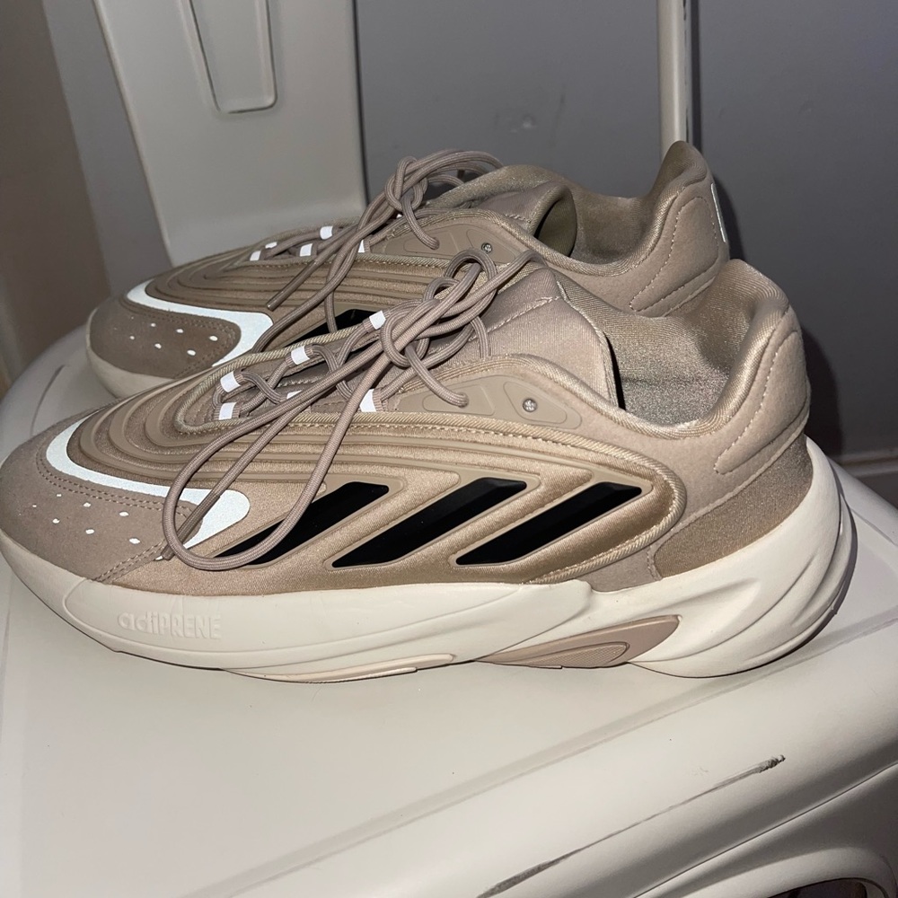 Adidas Ozelia